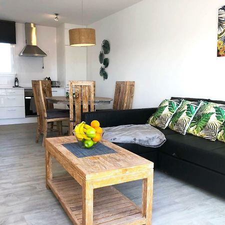 Sea Breeze With Shared Pool And Near The Beach Lejlighed Costa Teguise Eksteriør billede
