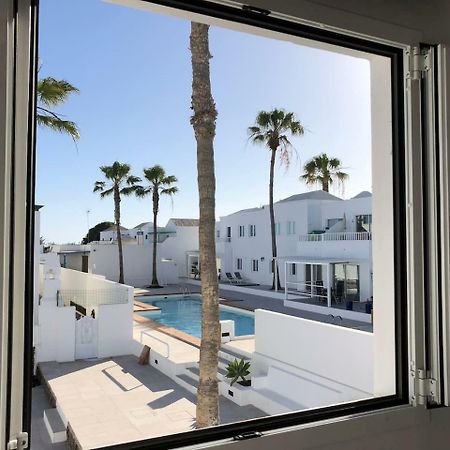 Sea Breeze With Shared Pool And Near The Beach Lejlighed Costa Teguise Eksteriør billede