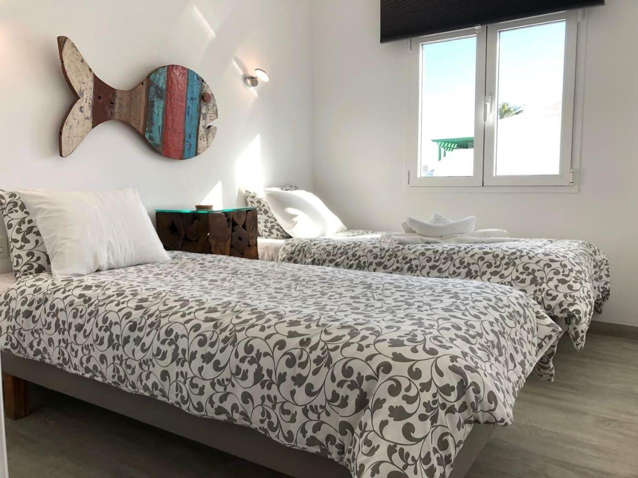 Sea Breeze With Shared Pool And Near The Beach Lejlighed Costa Teguise Eksteriør billede