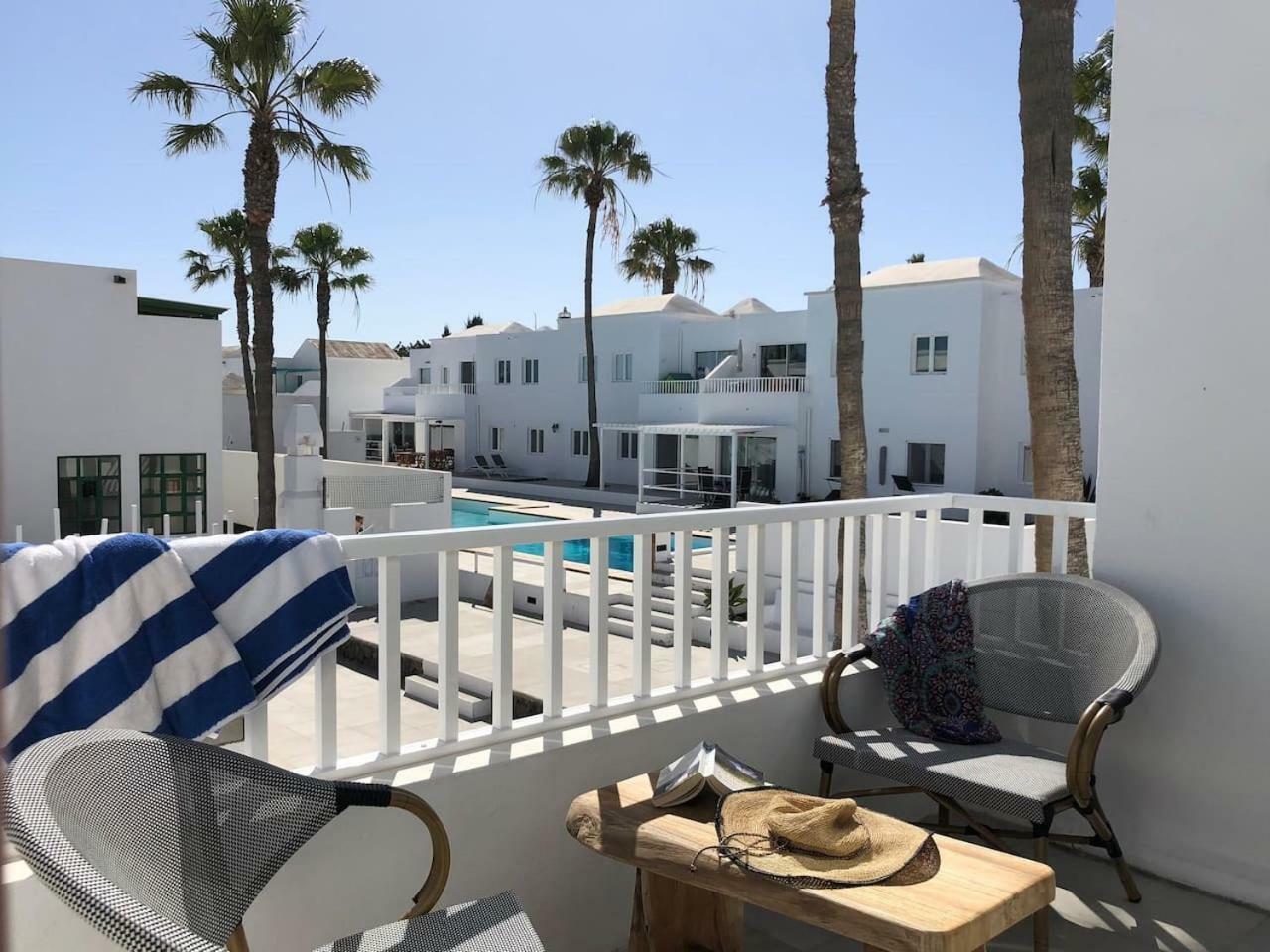 Sea Breeze With Shared Pool And Near The Beach Lejlighed Costa Teguise Eksteriør billede