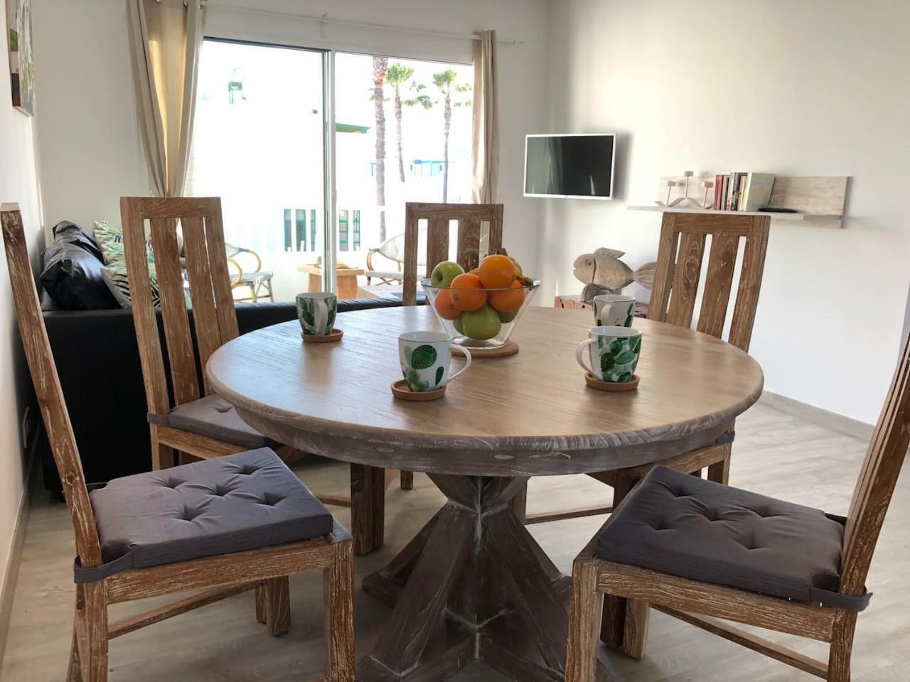 Sea Breeze With Shared Pool And Near The Beach Lejlighed Costa Teguise Eksteriør billede