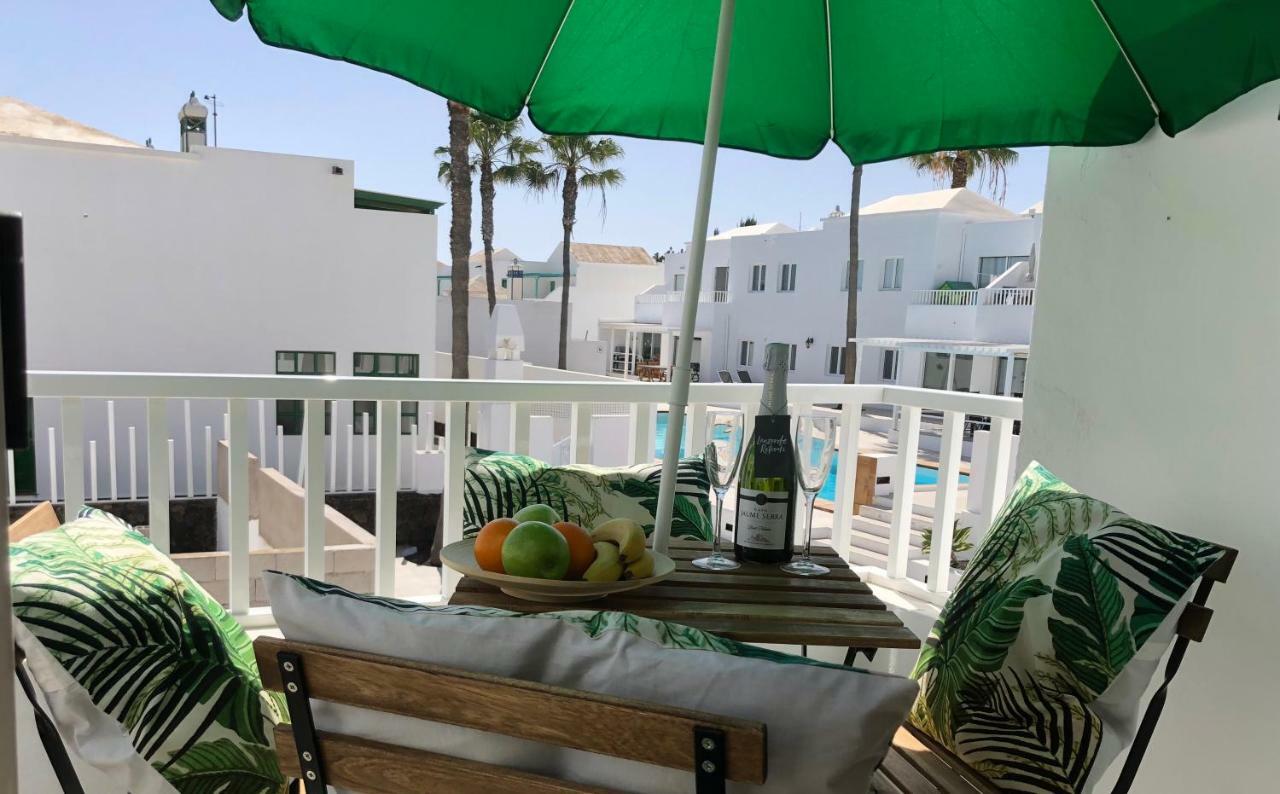 Sea Breeze With Shared Pool And Near The Beach Lejlighed Costa Teguise Eksteriør billede